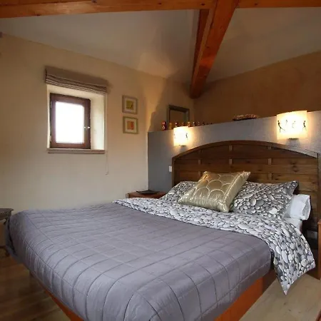 Ancien Pigeonnier Restaure Avec Terrasse, Terrain Clos Et Equipements Bebe A Sarlanges, - Fr-1-582-167 *