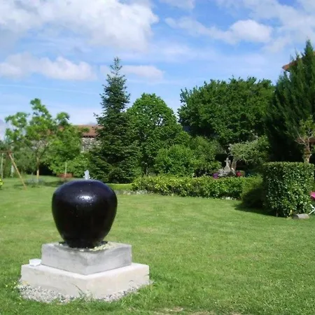 Dom wakacyjny Ancien Pigeonnier Restaure Avec Terrasse, Terrain Clos Et Equipements Bebe A Sarlanges, - Fr-1-582-167