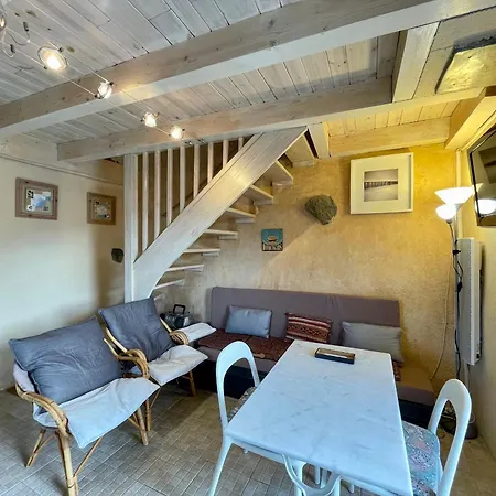 Ancien Pigeonnier Restaure Avec Terrasse, Terrain Clos Et Equipements Bebe A Sarlanges, - Fr-1-582-167 * Retournac